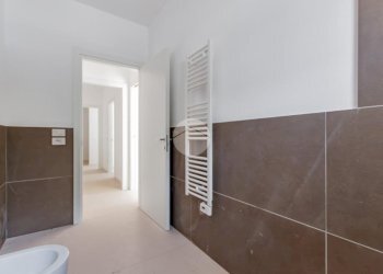 Three-room apartment Via Ferdinando Magellano, Cesenatico - photo 8