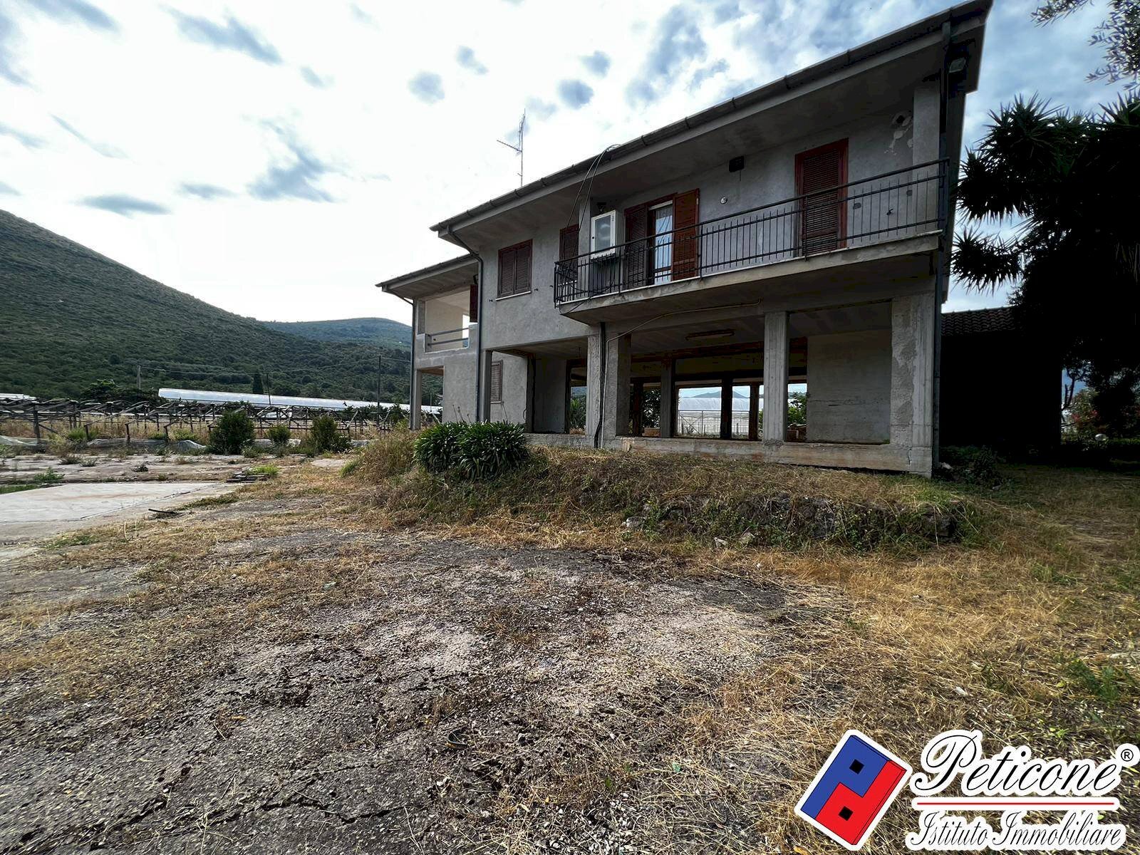 Foto 1 - Villa Via Cesulo
 
123, Fondi - photo 1