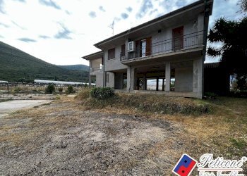 Foto 1 - Villa Via Cesulo
 
123, Fondi - photo 1