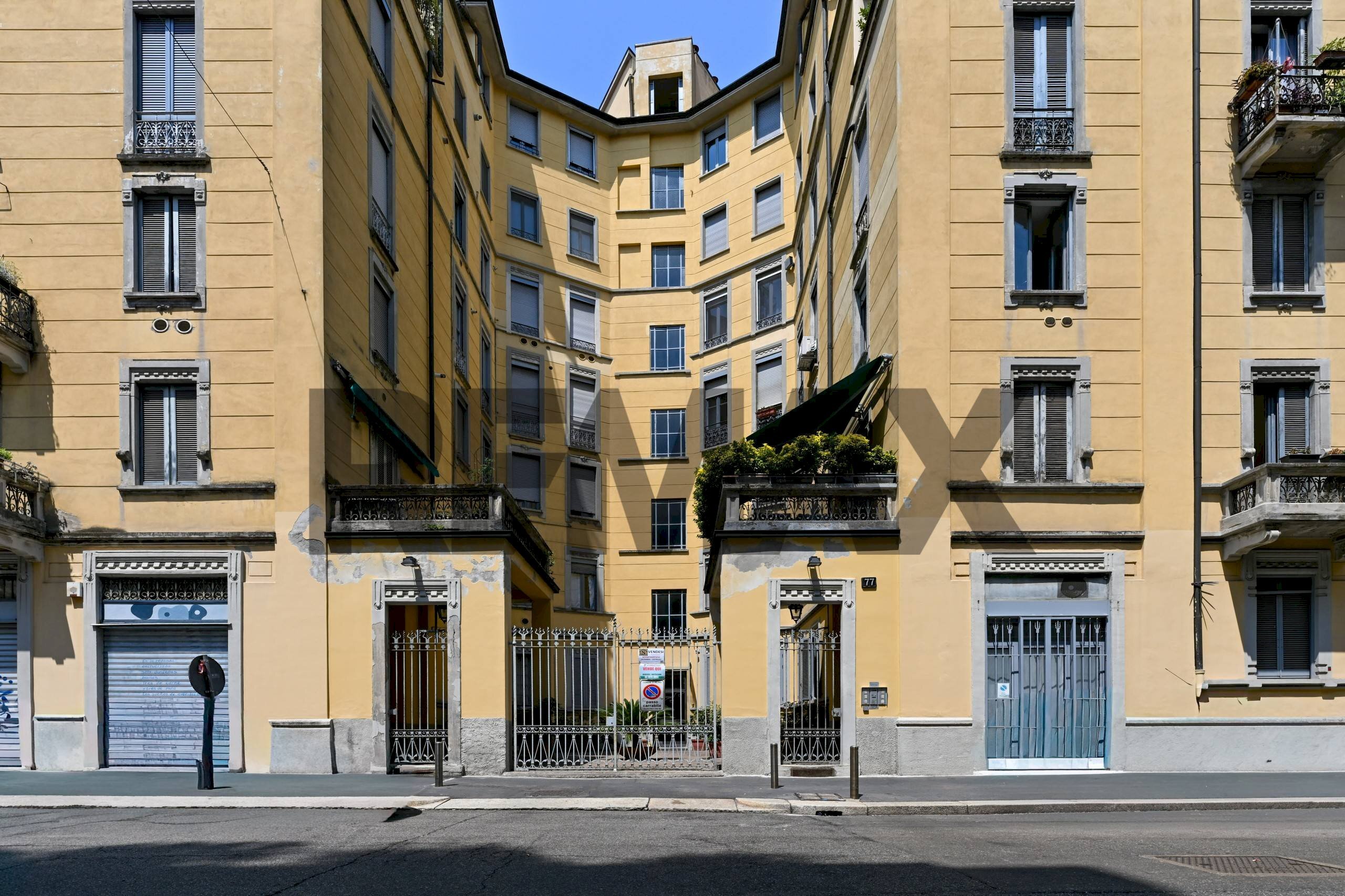 Edificio all\'aperto - Negozio Via Carlo Goldoni
77, Milano - foto 2