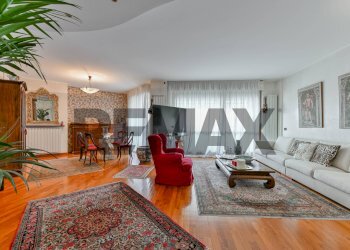 Sala da pranzo - Four-room apartment Bartolomeo Colleoni
 
21, Gallarate - photo 3