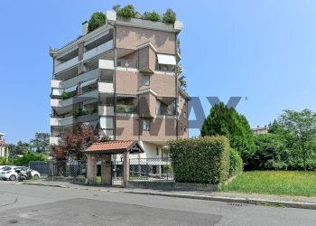 Edificio all\'aperto - Attico Bartolomeo Colleoni
 
21, Gallarate - foto 1