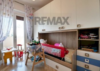 Camera / camera da letto - Villa Via Pietro Calamandrei
8, Bari - photo 12