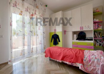 Camera / camera da letto - Villa Via Pietro Calamandrei
8, Bari - photo 15