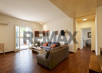 Soggiorno - Four-room apartment Via Dante Alighieri
97, Bari - photo 3