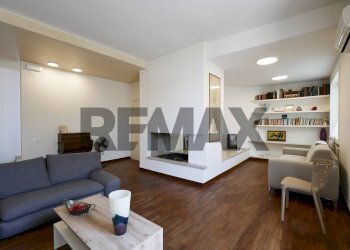 Soggiorno - Four-room apartment Via Dante Alighieri
97, Bari - photo 4
