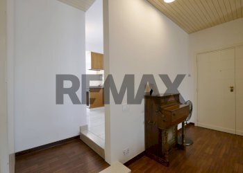 Camera / camera da letto - Four-room apartment Via Dante Alighieri
97, Bari - photo 12