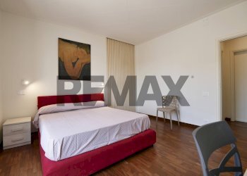 Camera / camera da letto - Four-room apartment Via Dante Alighieri
97, Bari - photo 21