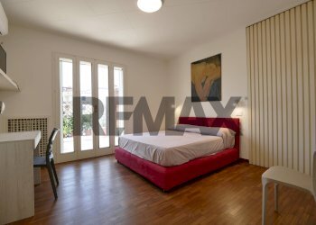 Camera / camera da letto - Four-room apartment Via Dante Alighieri
97, Bari - photo 22