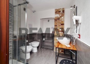 Bagno - Hotel Via Dell'università
 
20, Palermo - foto 24