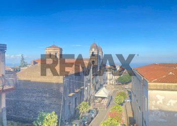 Edificio all\'aperto - Casa indipendente Via Carso
 
9, Zafferana Etnea - foto 1