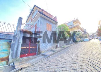 Casa all\'aperto - Casa indipendente Via Carso
 
9, Zafferana Etnea - foto 3