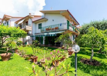 Casa all\'aperto - Villa a Schiera Via Dei Ciclopi
 
36, Aci Catena - foto 2