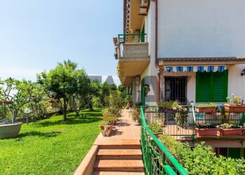 Casa all\'aperto - Villa a Schiera Via Dei Ciclopi
 
36, Aci Catena - foto 4