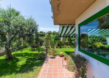 Giardino - Villa a Schiera Via Dei Ciclopi
 
36, Aci Catena - foto 5