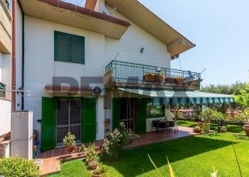 Casa all\'aperto - Villa a Schiera Via Dei Ciclopi
 
36, Aci Catena - foto 7