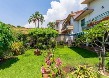 Giardino - Villa a Schiera Via Dei Ciclopi
 
36, Aci Catena - foto 8