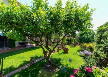 Giardino - Villa a Schiera Via Dei Ciclopi
 
36, Aci Catena - foto 11
