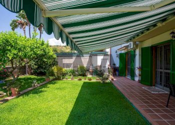 Giardino - Villa a Schiera Via Dei Ciclopi
 
36, Aci Catena - foto 14