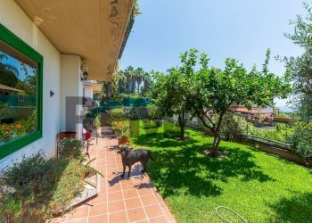 Giardino - Villa a Schiera Via Dei Ciclopi
 
36, Aci Catena - foto 15