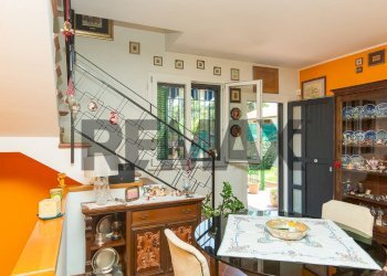 Sala da pranzo - Villa a Schiera Via Dei Ciclopi
 
36, Aci Catena - foto 22