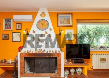 Soggiorno - Villa a Schiera Via Dei Ciclopi
 
36, Aci Catena - foto 25