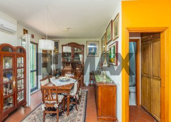 Sala da pranzo - Villa a Schiera Via Dei Ciclopi
 
36, Aci Catena - foto 26
