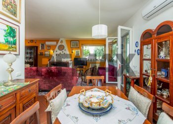 Sala da pranzo - Villa a Schiera Via Dei Ciclopi
 
36, Aci Catena - foto 29