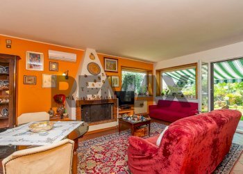 Soggiorno - Villa a Schiera Via Dei Ciclopi
 
36, Aci Catena - foto 32