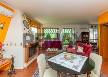 Soggiorno - Villa a Schiera Via Dei Ciclopi
 
36, Aci Catena - foto 33