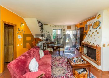 Soggiorno - Villa a Schiera Via Dei Ciclopi
 
36, Aci Catena - foto 34