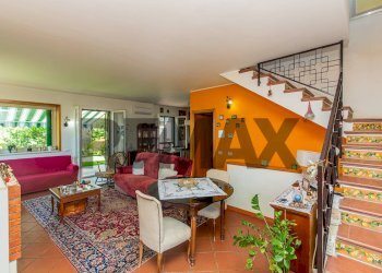 Scale - Villa a Schiera Via Dei Ciclopi
 
36, Aci Catena - foto 37