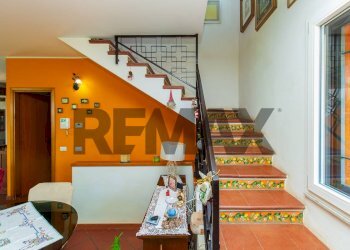 Scale - Villa a Schiera Via Dei Ciclopi
 
36, Aci Catena - foto 42