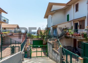 Edificio all\'aperto - Villa a Schiera Via Dei Ciclopi
 
36, Aci Catena - foto 80
