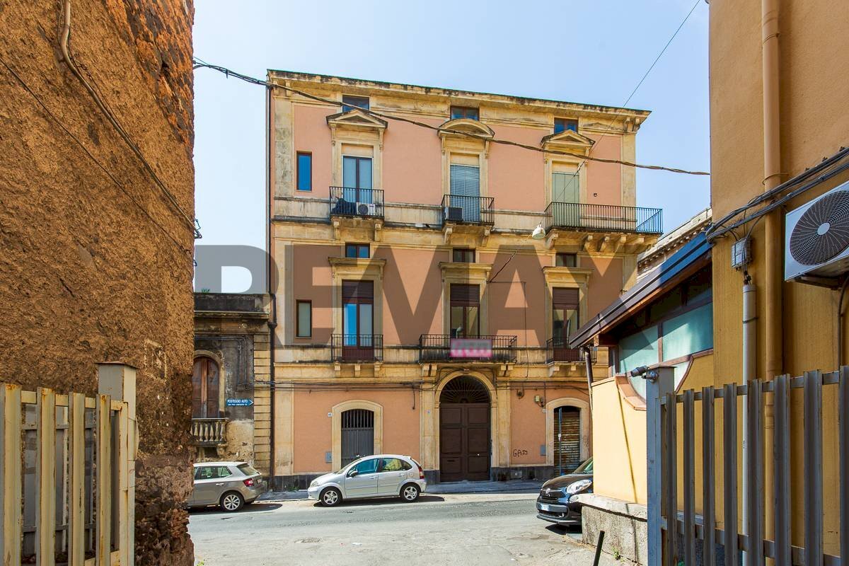 Edificio all\'aperto - Bilocale Via Santa Maria Della Catena
51, Catania - foto 2