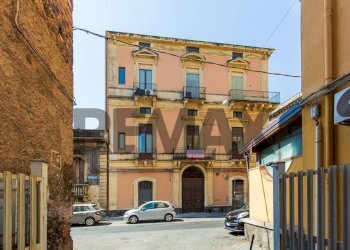 Edificio all\'aperto - Bilocale Via Santa Maria Della Catena
 
51, Catania - foto 2