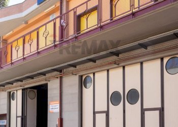 Edificio all\'aperto - Commercial Premises VIALE CRISTOFORO COLOMBO
13, San Giovanni la Punta - photo 1