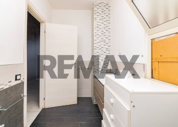 Bagno - Quadrilocale Via Mariano Panebianco
 
25, Acireale - foto 5