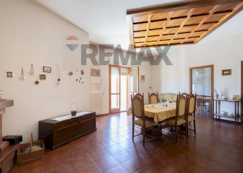 Sala da pranzo - Villa Via Scipione l'Africano
 
45, Palazzolo Acreide - photo 46