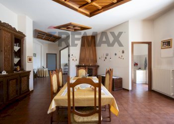Sala da pranzo - Villa Via Scipione l'Africano
 
45, Palazzolo Acreide - photo 48