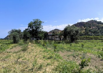 Vista delle montagne - Terreno agricolo S.P 81 - C.da Marzacchina
nc, Calatabiano - foto 26