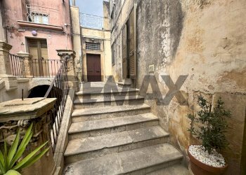 Scale - Casa semi indipendente VIA GIUSEPPE GARIBALDI
 
163, Palazzolo Acreide - foto 15
