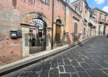 Edificio all\'aperto - Casa semi indipendente VIA GIUSEPPE GARIBALDI
 
163, Palazzolo Acreide - foto 17
