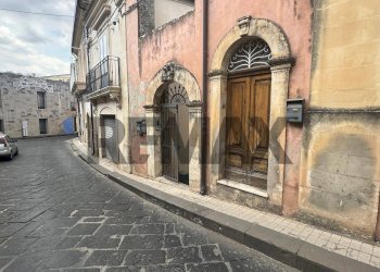 Edificio all\'aperto - Casa semi indipendente VIA GIUSEPPE GARIBALDI
 
163, Palazzolo Acreide - foto 18