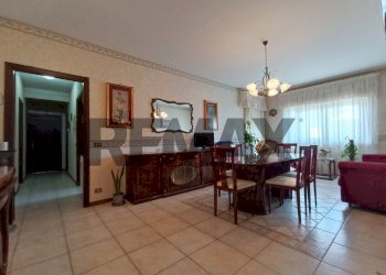 Sala da pranzo - Quadrilocale Via Cristoforo Colombo
 
27, Tremestieri Etneo - foto 3