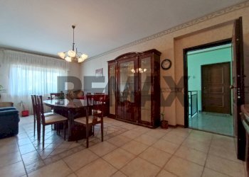 Sala da pranzo - Quadrilocale Via Cristoforo Colombo
 
27, Tremestieri Etneo - foto 2