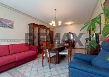 Sala da pranzo - Quadrilocale Via Cristoforo Colombo
 
27, Tremestieri Etneo - foto 6