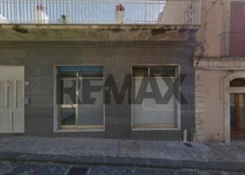 Edificio all\'aperto - Negozio via Gaetano Italia
28, Palazzolo Acreide - foto 1