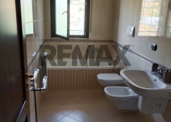 Bagno - Four-room apartment Via degli Orti
 
2, Caltanissetta - photo 16