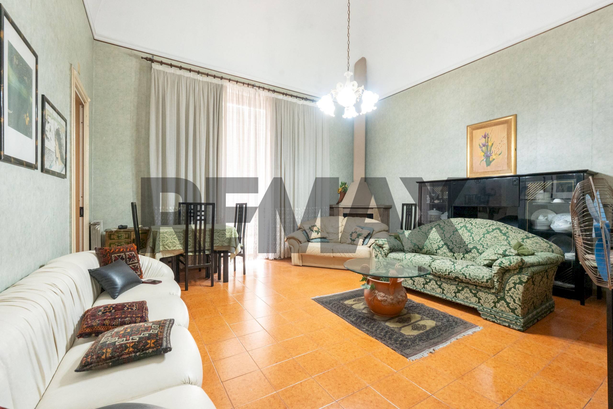 Sala da pranzo - Casa indipendente Via Regina Bianca
 
13, Catania - foto 1